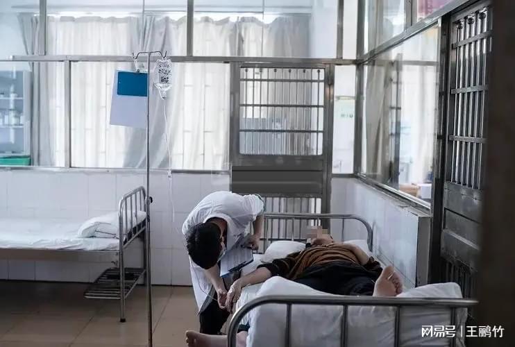 富翁精神病院自缢 家属起诉被驳回