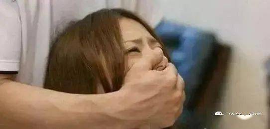 曝曾犯强奸罪的教师出狱后开办教培