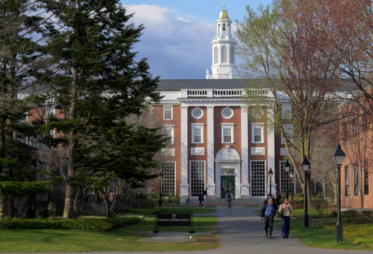 哈佛大学硬刚美政府：一场学术自由与政治干预的激烈较量