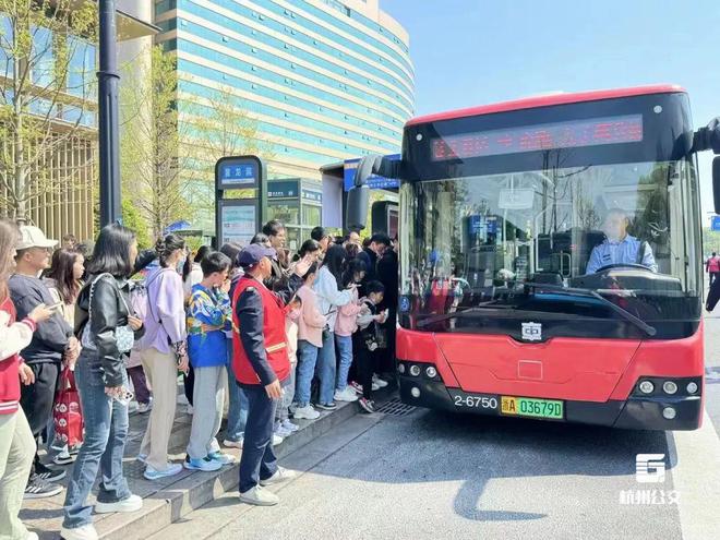 留学生美国开公交40小时赚5600元