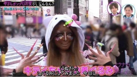高铁启动时女子突然冲出被门夹住