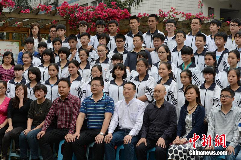 病重男孩与全班拍毕业照次日离世