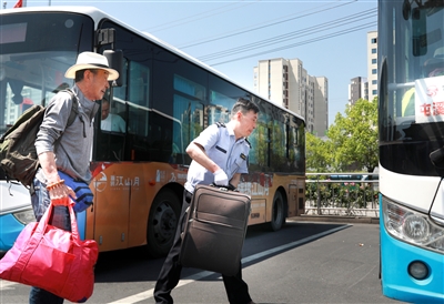 乘客攻击公交车司机
