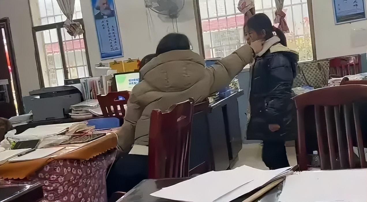 女教师被指行为不检