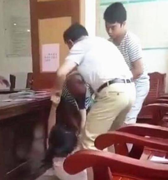 新人在登记大厅打架？摆拍者被拘