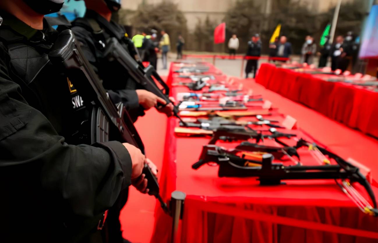 公安部：对涉枪涉爆等犯罪做到打源头，重拳出击守护社会安全！