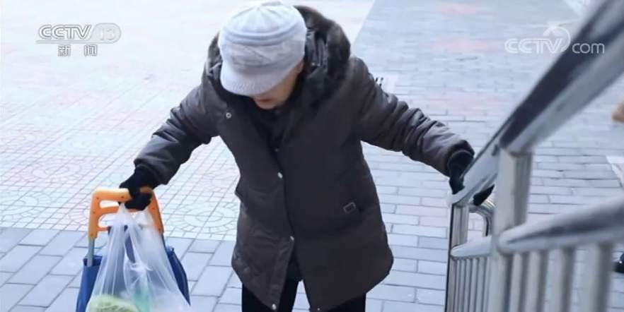 孤老去世邻居争房产