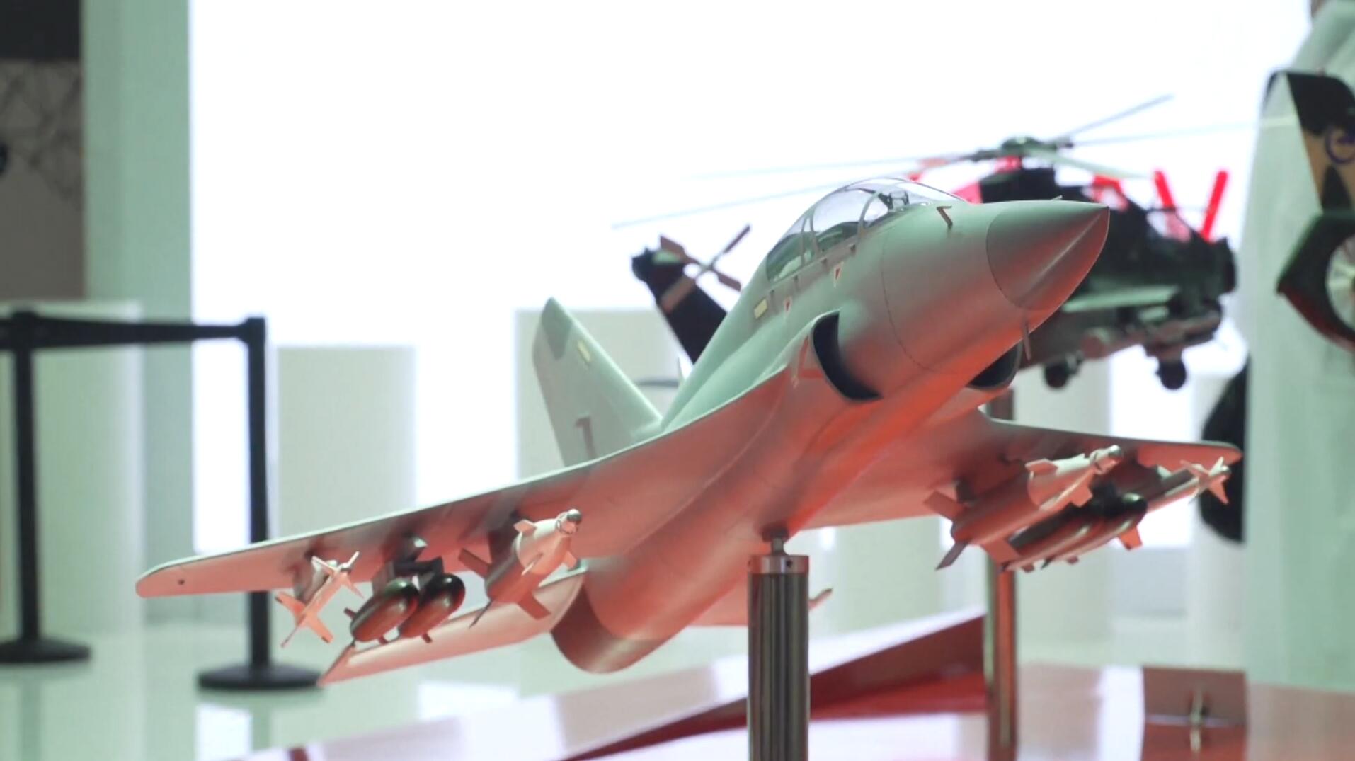 媒体：歼-10CE登上中国展台C位