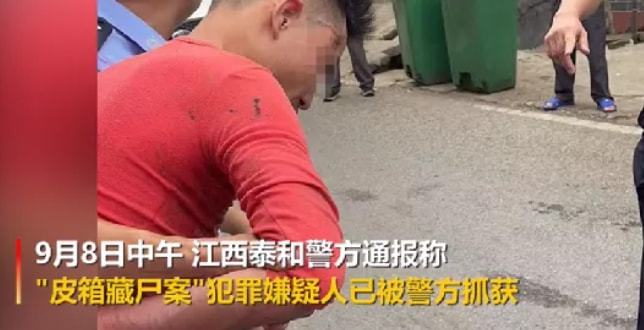 女童伴父母腐尸独处