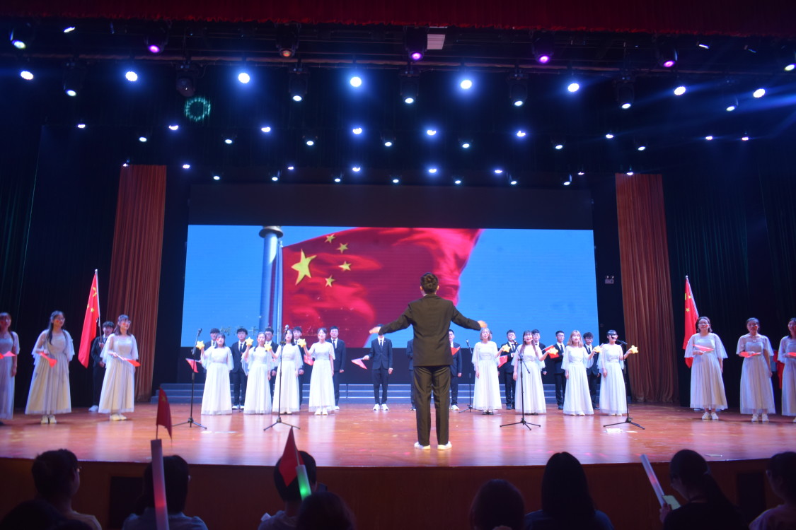 陈坤儿子大学毕业 父子俩合照庆祝