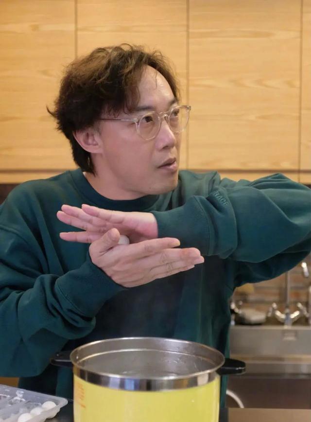 陈奕迅被传“去世”后首露面