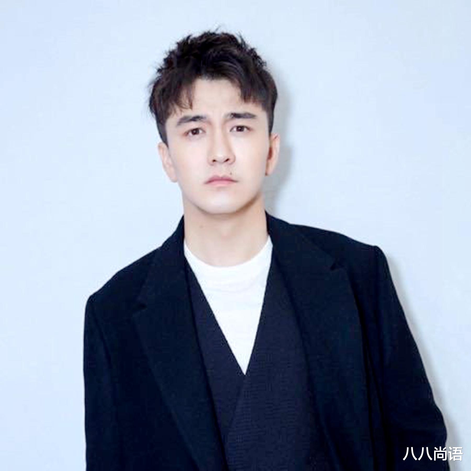 翟天临怒怼网友：查重费高怪我吗？事件背后隐藏了什么？
