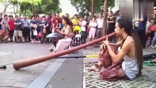 震撼！90后夫妻街头卖艺背后的辛酸与坚持，他们的故事让人泪目！