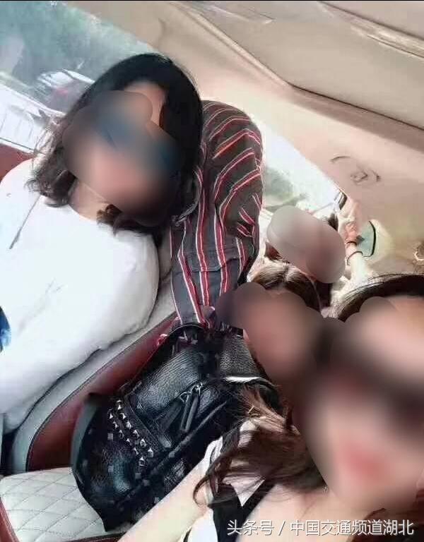 震撼！博主甘孜海拔4000多米遇车祸救四人，生死瞬间彰显人性光辉