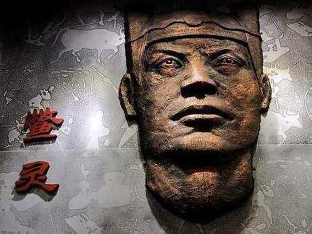 震惊！火车顶惊现流血男尸，警方紧急介入调查