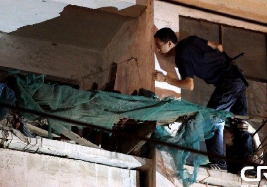 震惊！女童伴父母腐尸独处7日无人察觉，社会监护漏洞引深思
