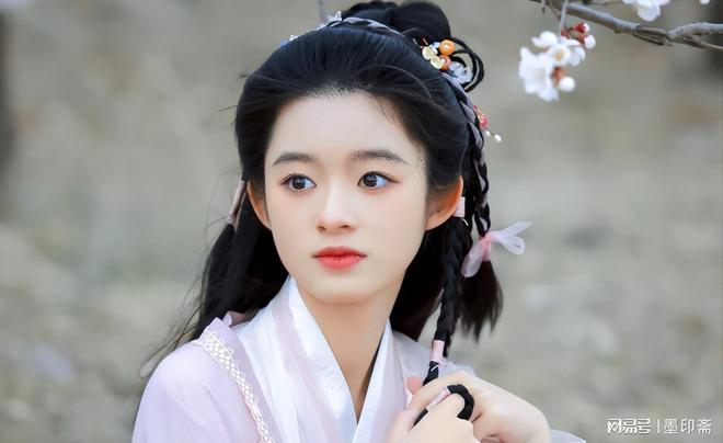 震惊！黄杨钿甜删耳环照片背后隐藏了什么秘密？