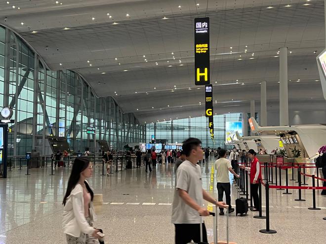 突发！广州白云机场航班大面积延误，数万旅客滞留真相揭秘！