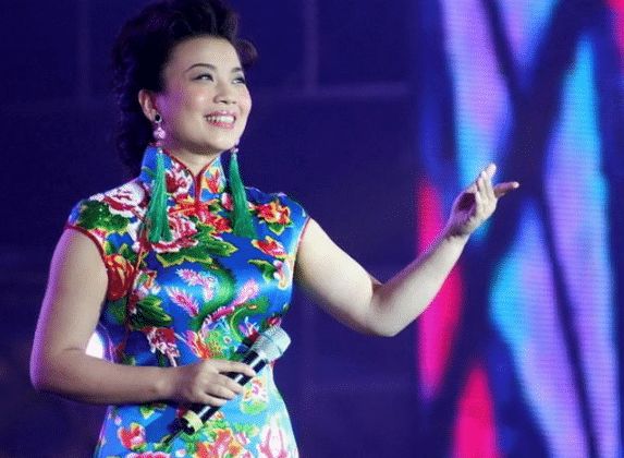 震撼！朱洁静春晚前放化疗25次，背后故事让人泪目