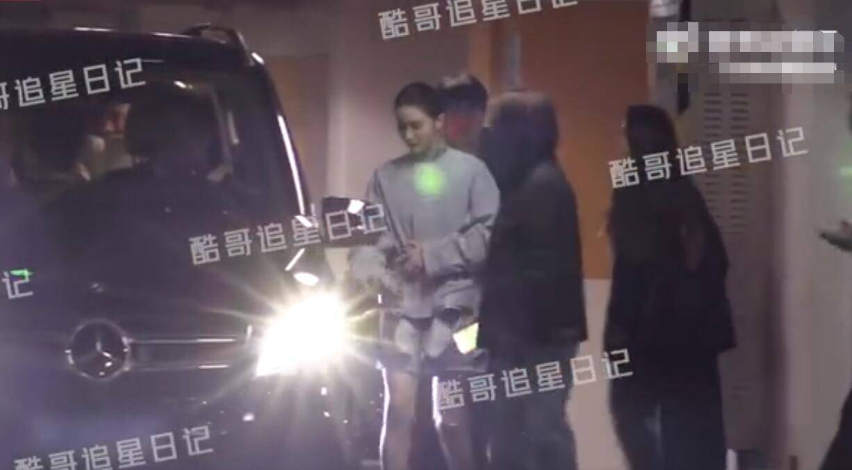 震惊！金晨与黄轩深夜聚会曝光，两人关系引发网友疯狂猜测！