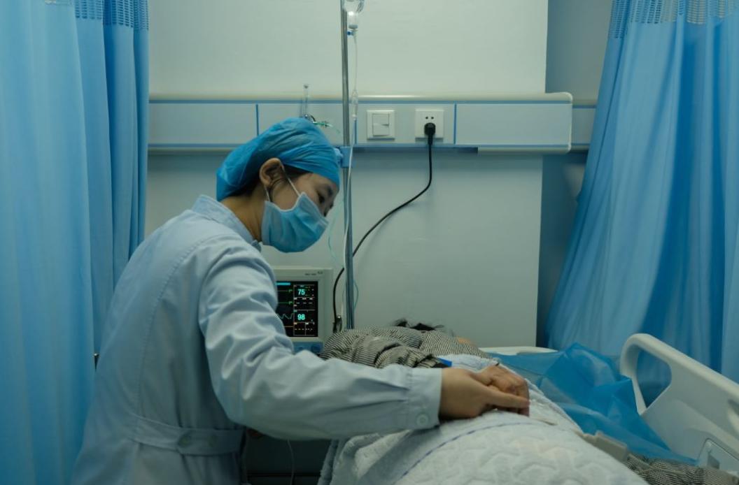 胃癌早期有何症状？这些不起眼的信号可能是身体在求救！