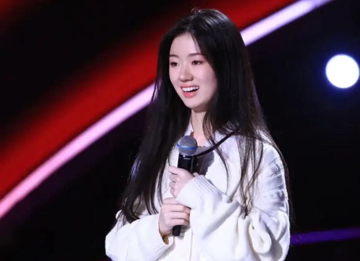 震撼！单依纯连续两期夺冠 林志炫淘汰引发热议，背后真相令人意外！