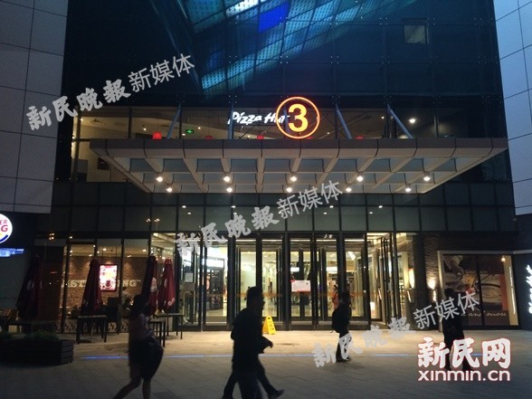 震惊！扬州一商场内有人坠亡，现场细节曝光引热议