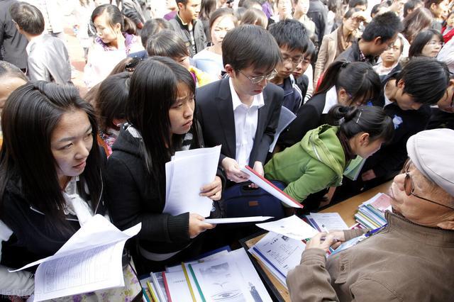 震惊！特朗普怒批：哈佛很多学生连2+2都不会，美国教育怎么了？