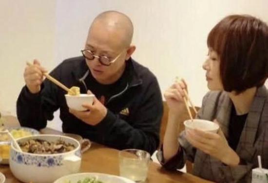 震撼！第一批甲亢哥粉丝已到达中国，他们为何如此疯狂？